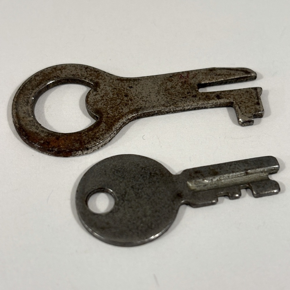 Collection of 2 Small Flat Steel Keys – Vintage & Versatile